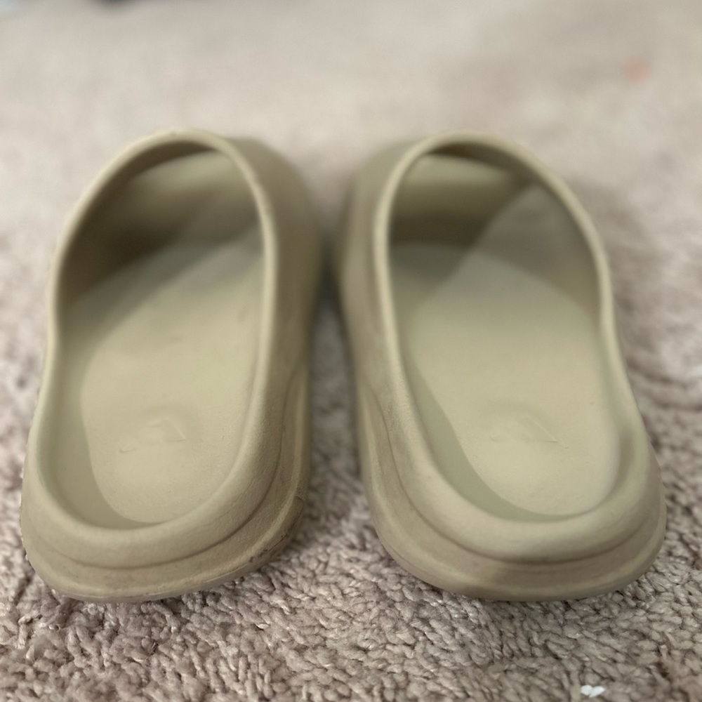 Yeezy slides - Picture 3 of 5